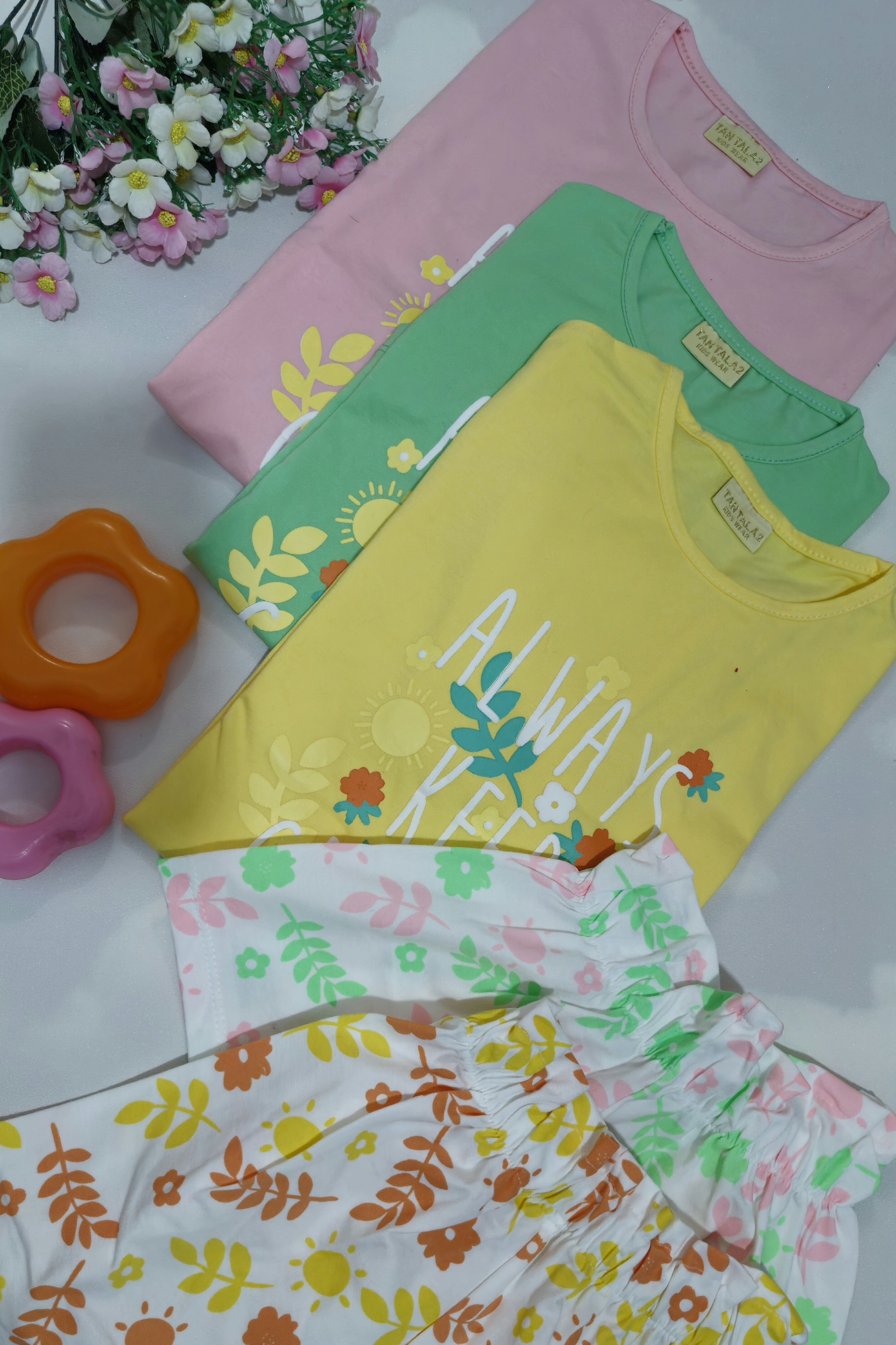 تیشرت شلوارک گل گلی با طرح برجسته نخی